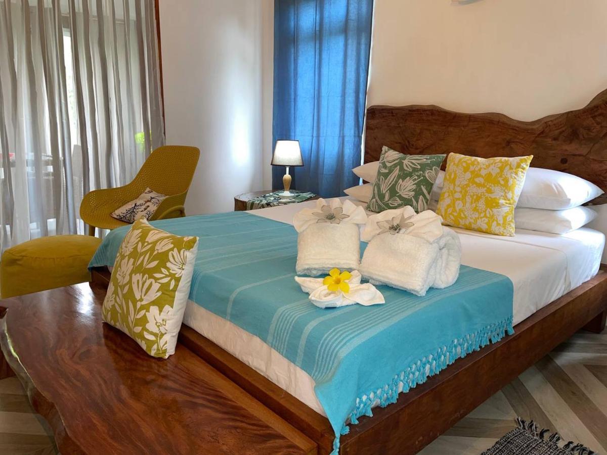 Milles Montagnes Residence Anse Royale Exterior foto