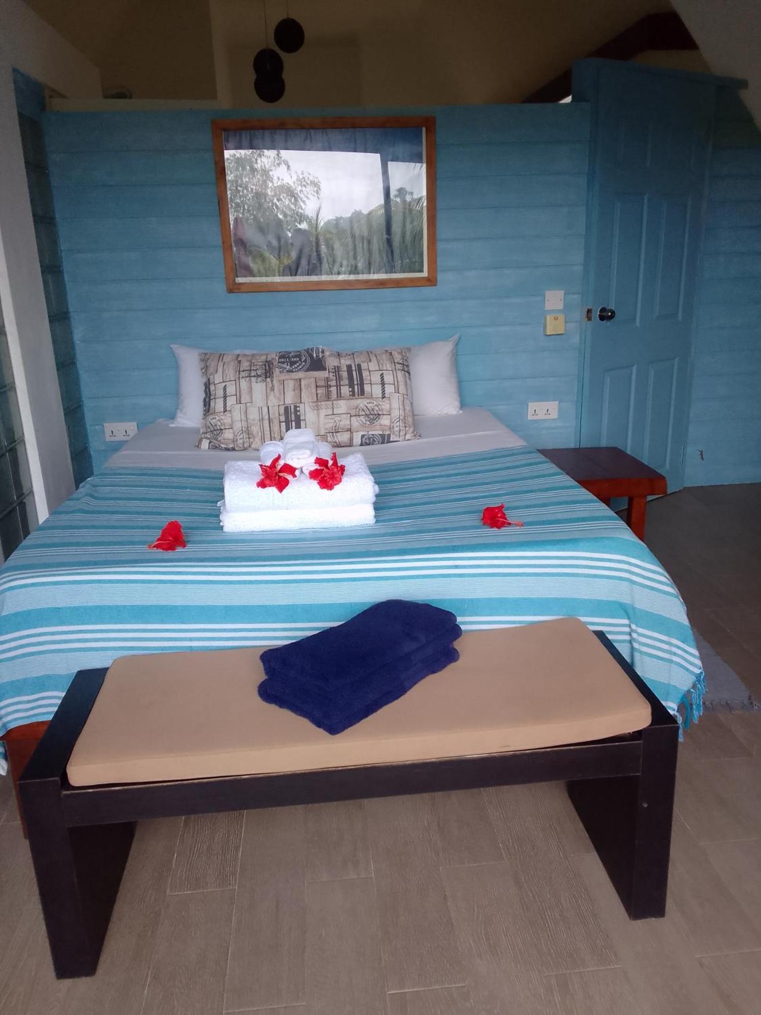 Milles Montagnes Residence Anse Royale Exterior foto